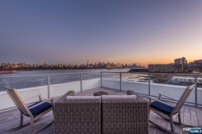 Building Photo - 9 Somerset Ln