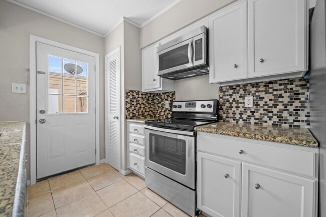Building Photo - 925 Memorial Village Dr