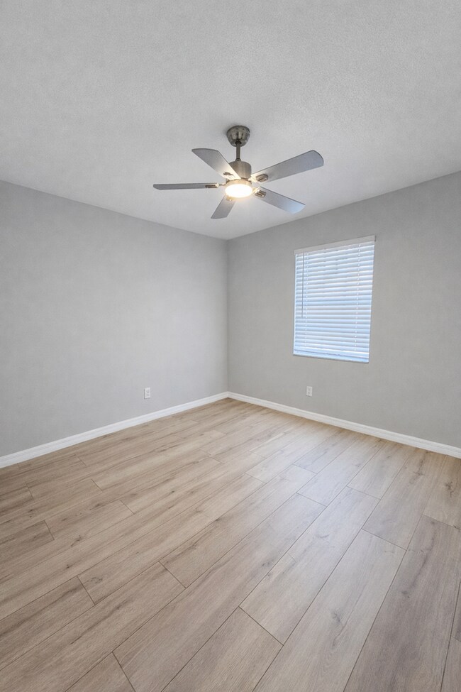 Building Photo - Stunning Remodeled 3BR Duplex in Oviedo with Modern Upgrades