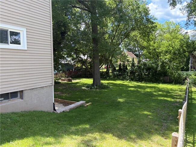 Building Photo - 18 Briggs Ave