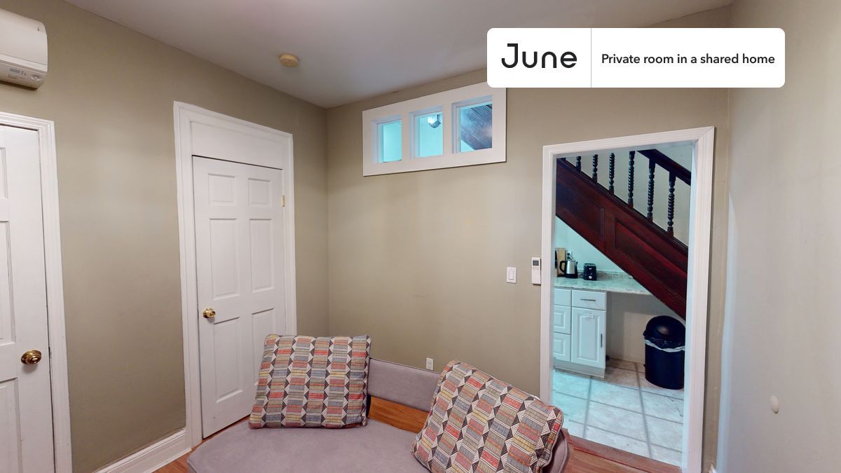 Building Photo - Room in Shared 5 bed/2 bath home