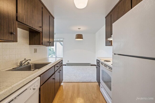 Building Photo - 160 Gardenside Dr