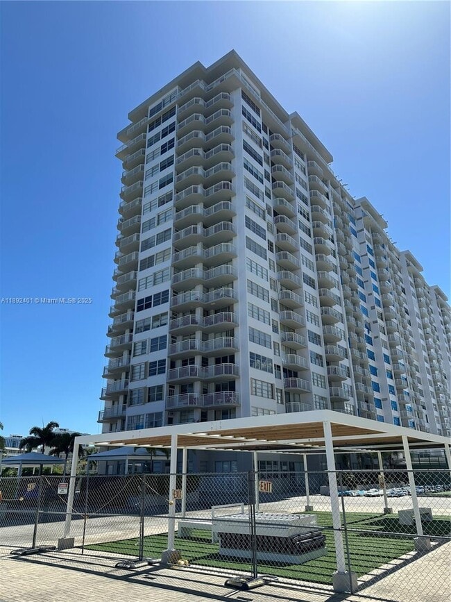 Primary Photo - 18021 Biscayne Blvd