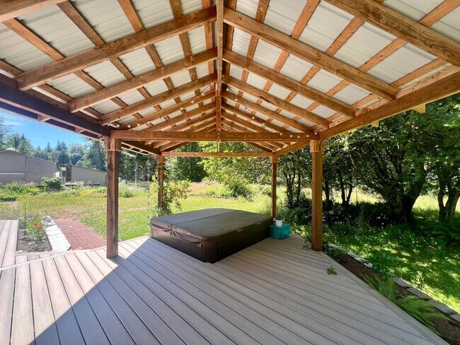 Building Photo - 3+ BD on 2 Acres - Barn Included