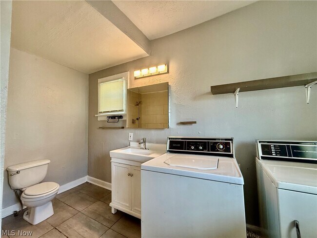 Building Photo - 2602 Vega Ave