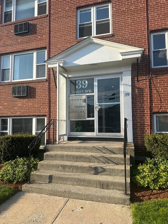 Building Photo - 39 Carey Ave