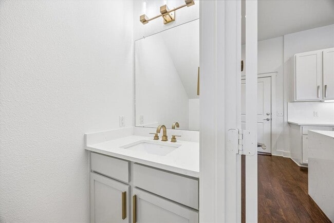 Building Photo - 2520 Bluebonnet Ln