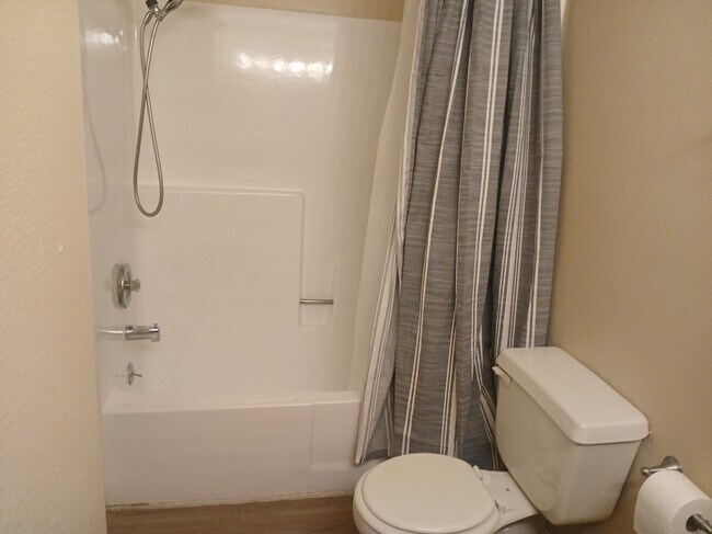 Building Photo - 775 Kingston Dr