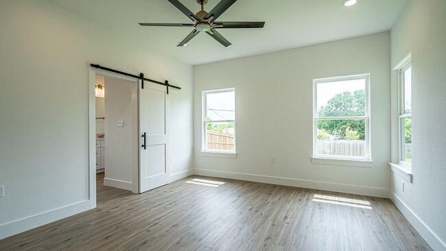 Building Photo - 2036 Salina Cir