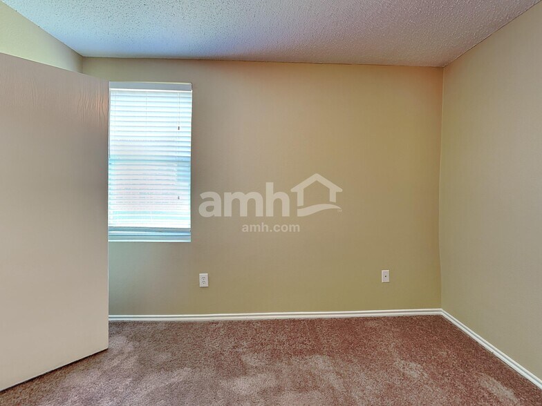 Building Photo - 1100 Willow Tree Dr