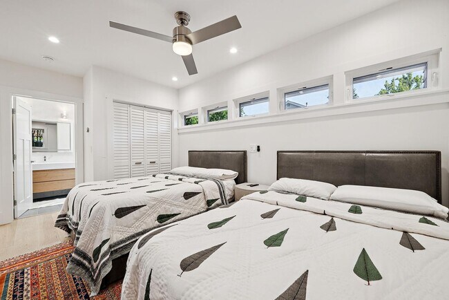 Building Photo - Beautifully Appointed 7-Bedroom Home with Lush Garden Setting in Palo Alto
