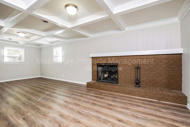 Building Photo - 916 Tanglewood Dr