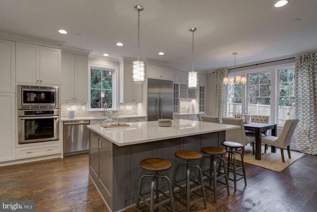 Building Photo - 5700 Tanglewood Dr