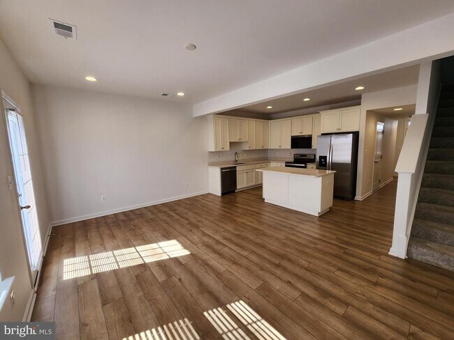 Building Photo - 437 Hillsdale Pl