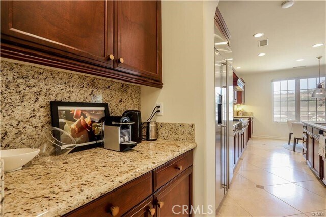 Building Photo - 15 Shadowcast