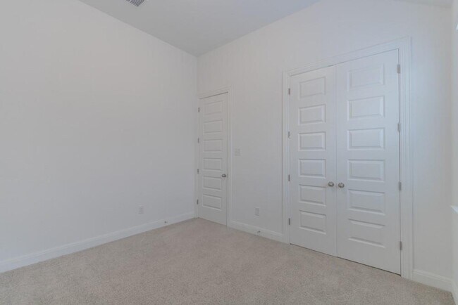 Building Photo - 124 Shagbark Trl