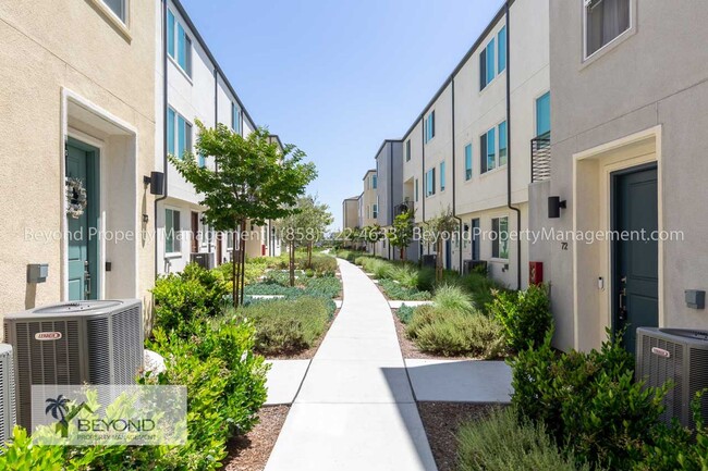 Building Photo - OTAY MESA !!!TRI LEVEL PERFECTION 2 BED/2....