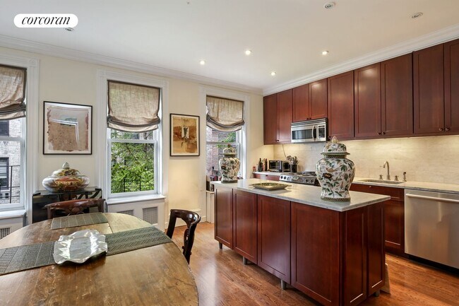 Building Photo - 3 E 91st St
