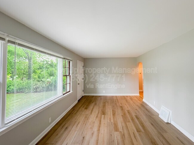 Building Photo - 7724 Monroe Dr