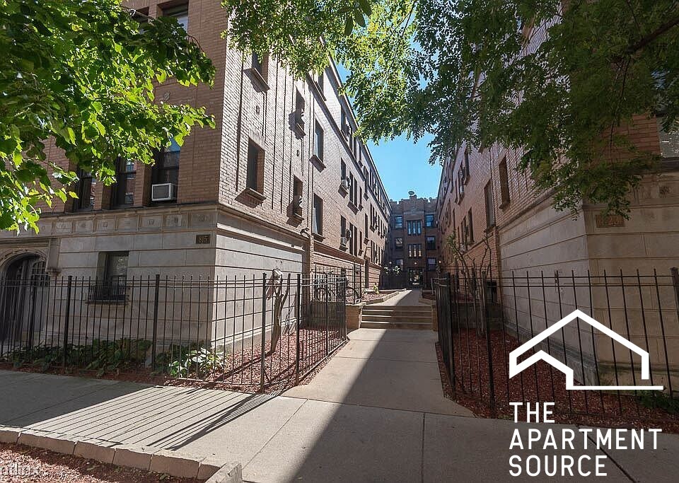 Building Photo - 809 W Cornelia Ave