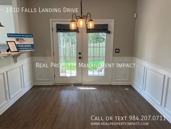 Building Photo - 1910 Falls Landing Dr