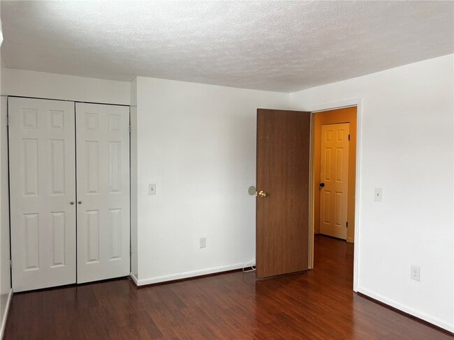 Building Photo - 223 Autumn Chapel Way