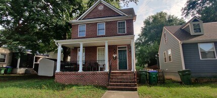 Building Photo - 3 bedroom home with covered porch and rear...