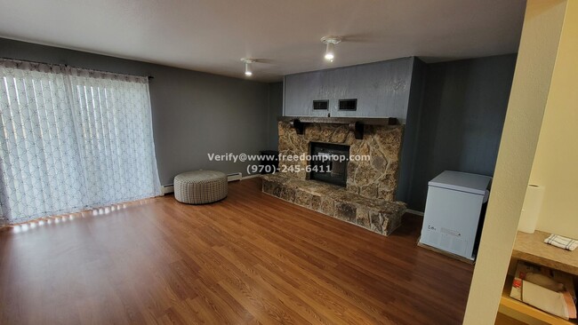 Building Photo - Large 4 bedroom 2 bath Ranch style Home