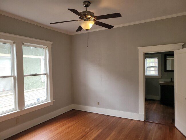 Building Photo - 1916 WALKIER St