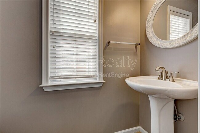 Building Photo - 2540 Alvecot Cir SE