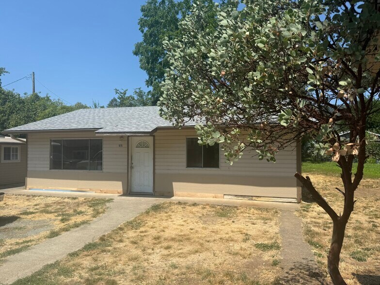 Primary Photo - 717 NE 10th St