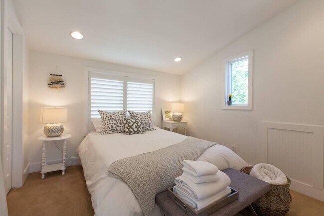Building Photo - Beautiful 2 Bed/2.5 Bath Home in the Highl...
