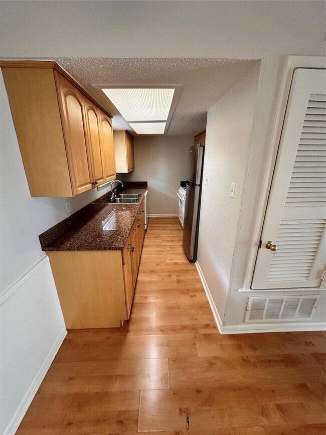 Building Photo - 1725 Toomey Rd