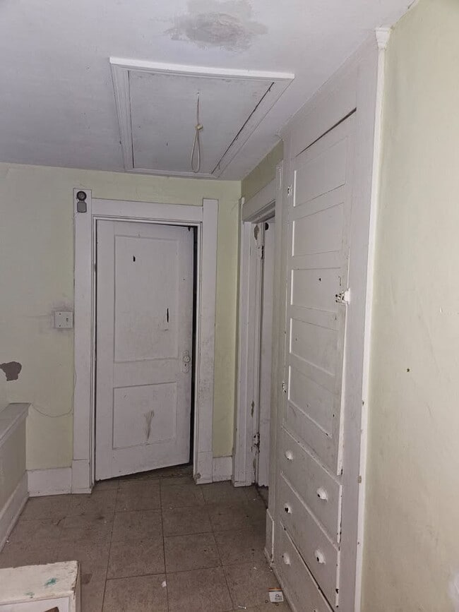 Building Photo - 2225 Academy Ave