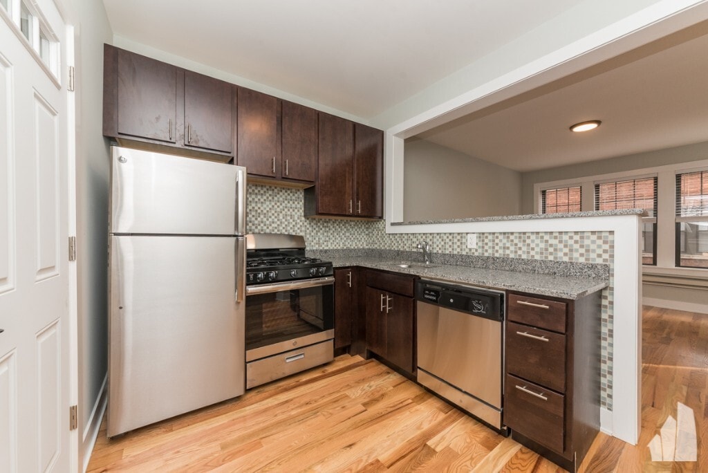Building Photo - 4407 N Wolcott Ave