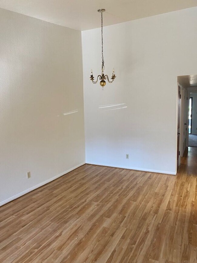 Building Photo - 848 Woodland Ave
