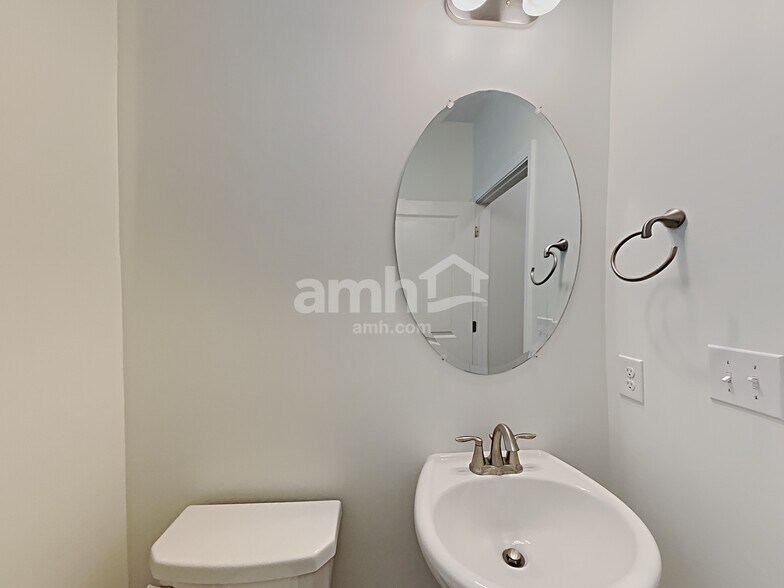 Building Photo - 4509 Tarpon Dr