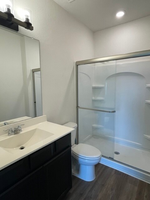 Building Photo - 532 Peony Ct