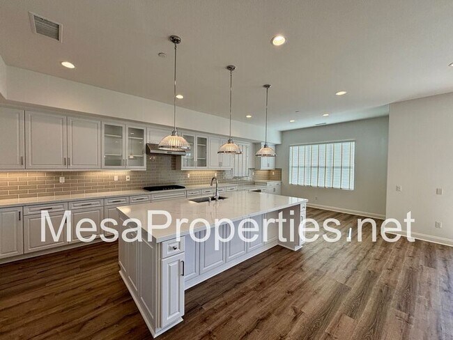 Building Photo - 10045 Goldenrod Ct