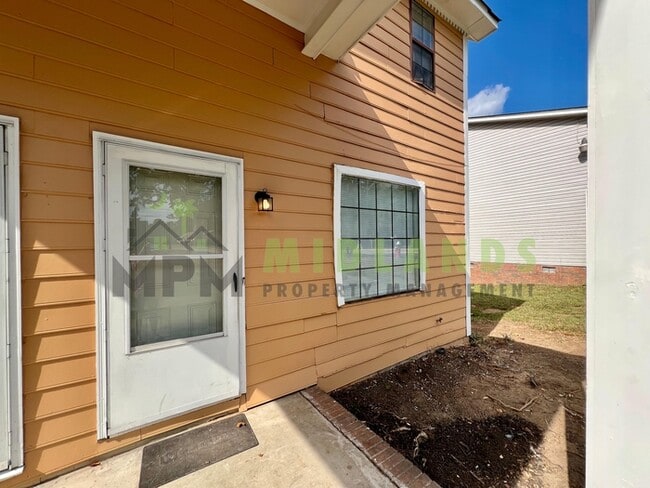 Building Photo - 1603 Westchester Dr