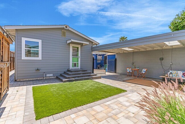 Building Photo - Charming Updated Oakland Home for Lease