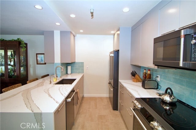 Building Photo - 230 S Catalina Ave