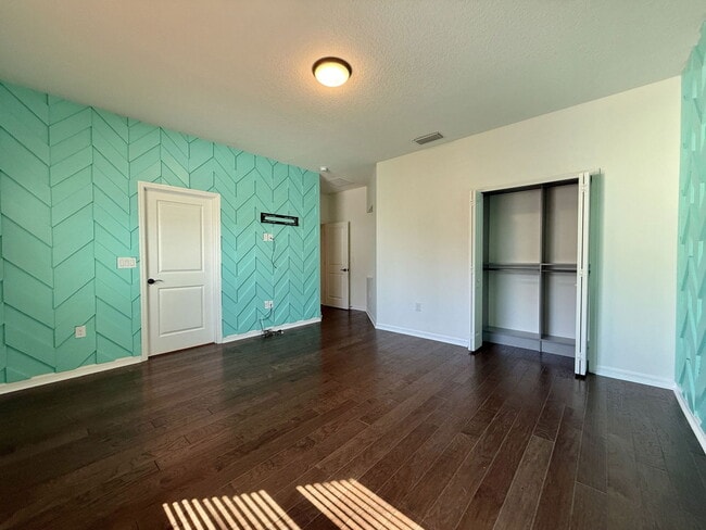 Building Photo - 10551 Park Meadowbrooke Dr