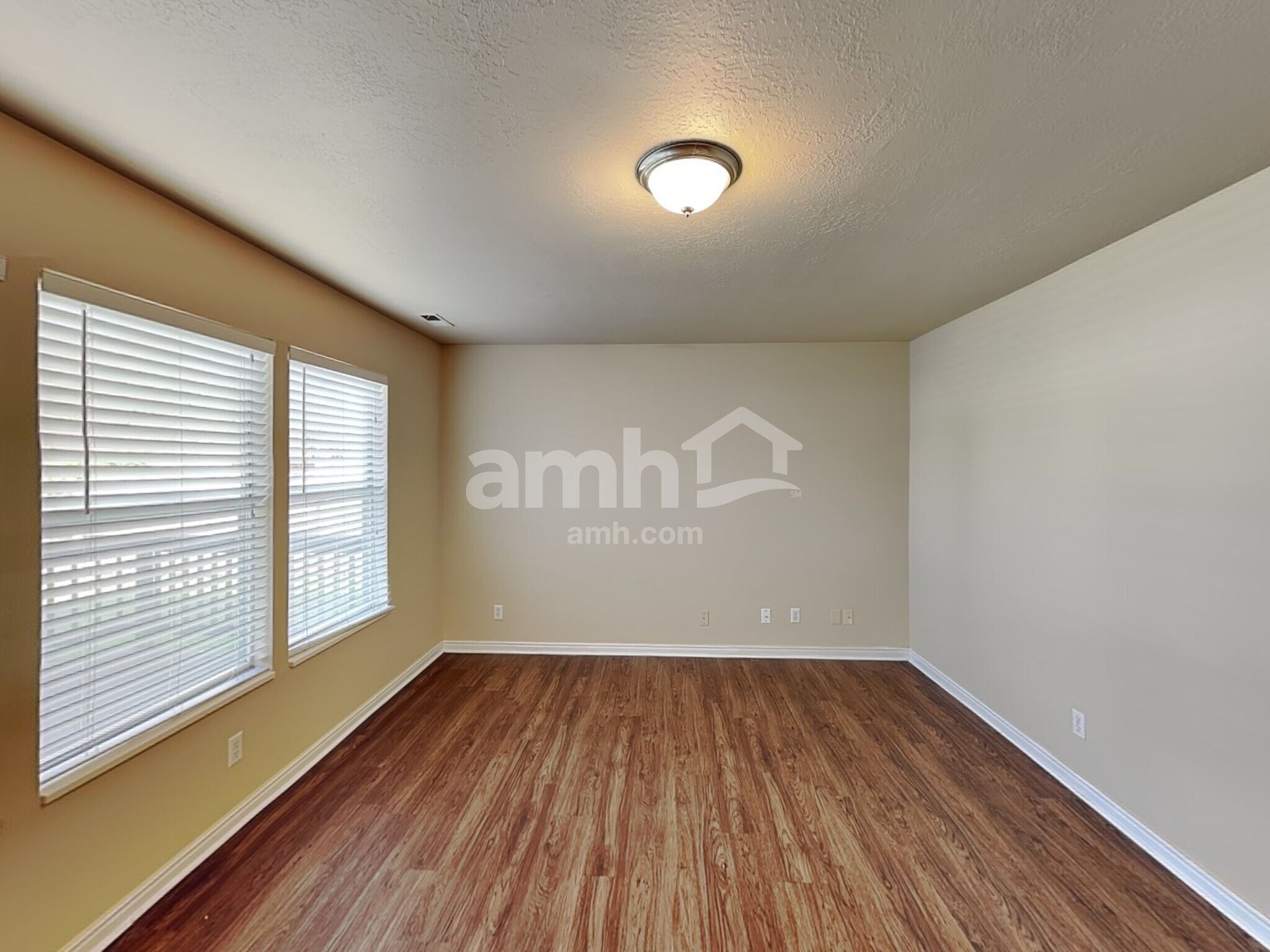 Building Photo - 1920 Sergeant Dr