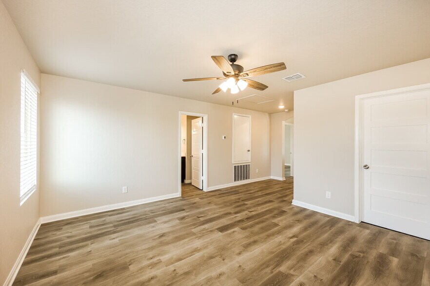 Building Photo - 8230 Broussard