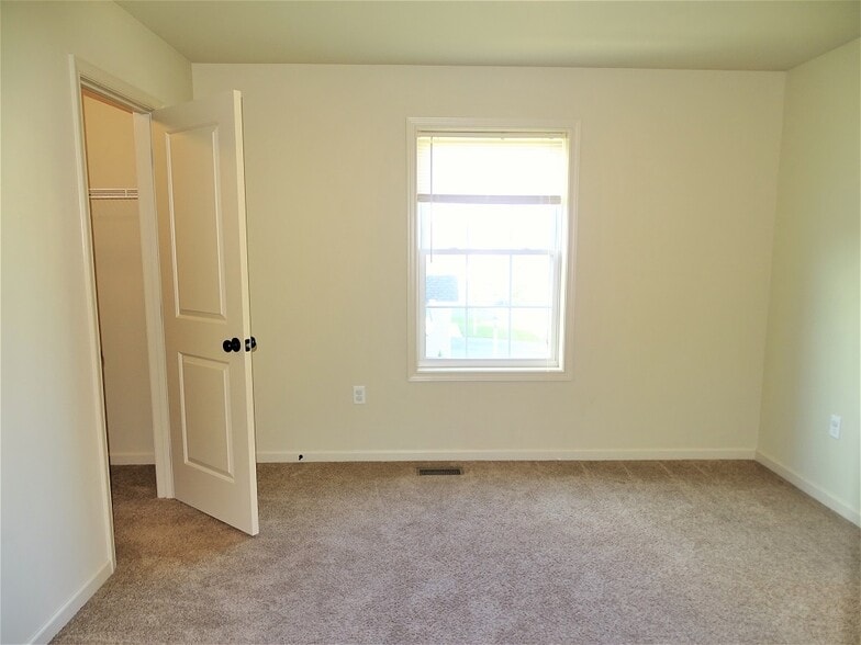 Building Photo - 402 Marlene Way