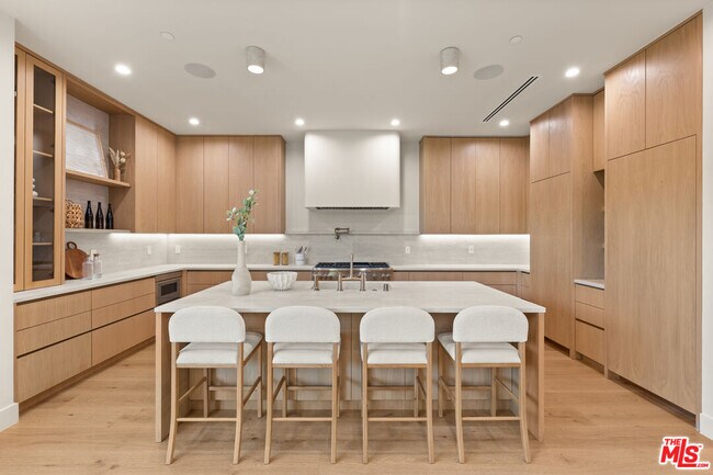 Building Photo - 11748 La Maida St