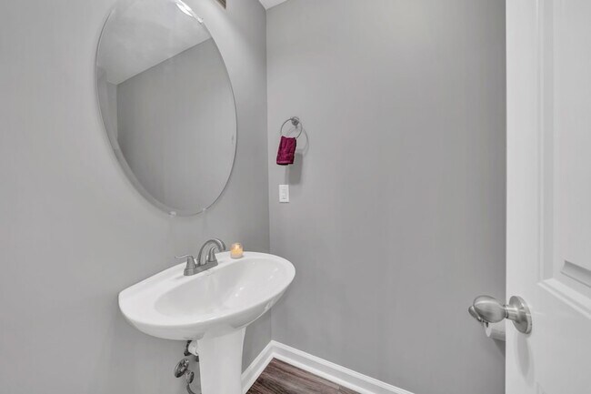 Building Photo - 253 Woodland Vly Ln