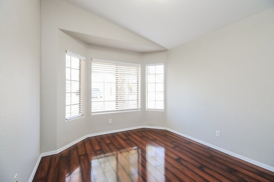 Building Photo - 1617 W Kesler Ln