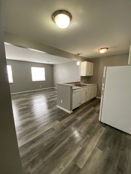 Building Photo - 109 Swan Dr